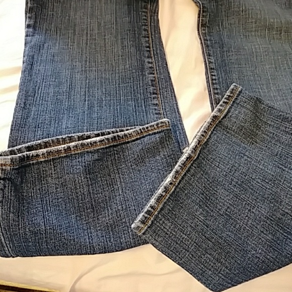 Old Navy Sweetheart Jeans - Picture 5 of 5